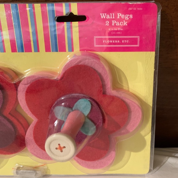 Restore & Restyle Kids Flower Wood Wall Pegs - 2 Sets - Picture 4 of 9